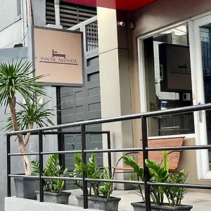 De Avenida, Makati Отель